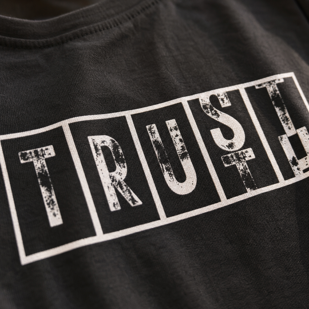 Bold TRUST Statement T-Shirt_macro_detail