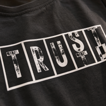 Bold TRUST Statement T-Shirt_macro_detail